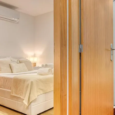 Casa Familia Pestana 1, A In Madeira * 세이살